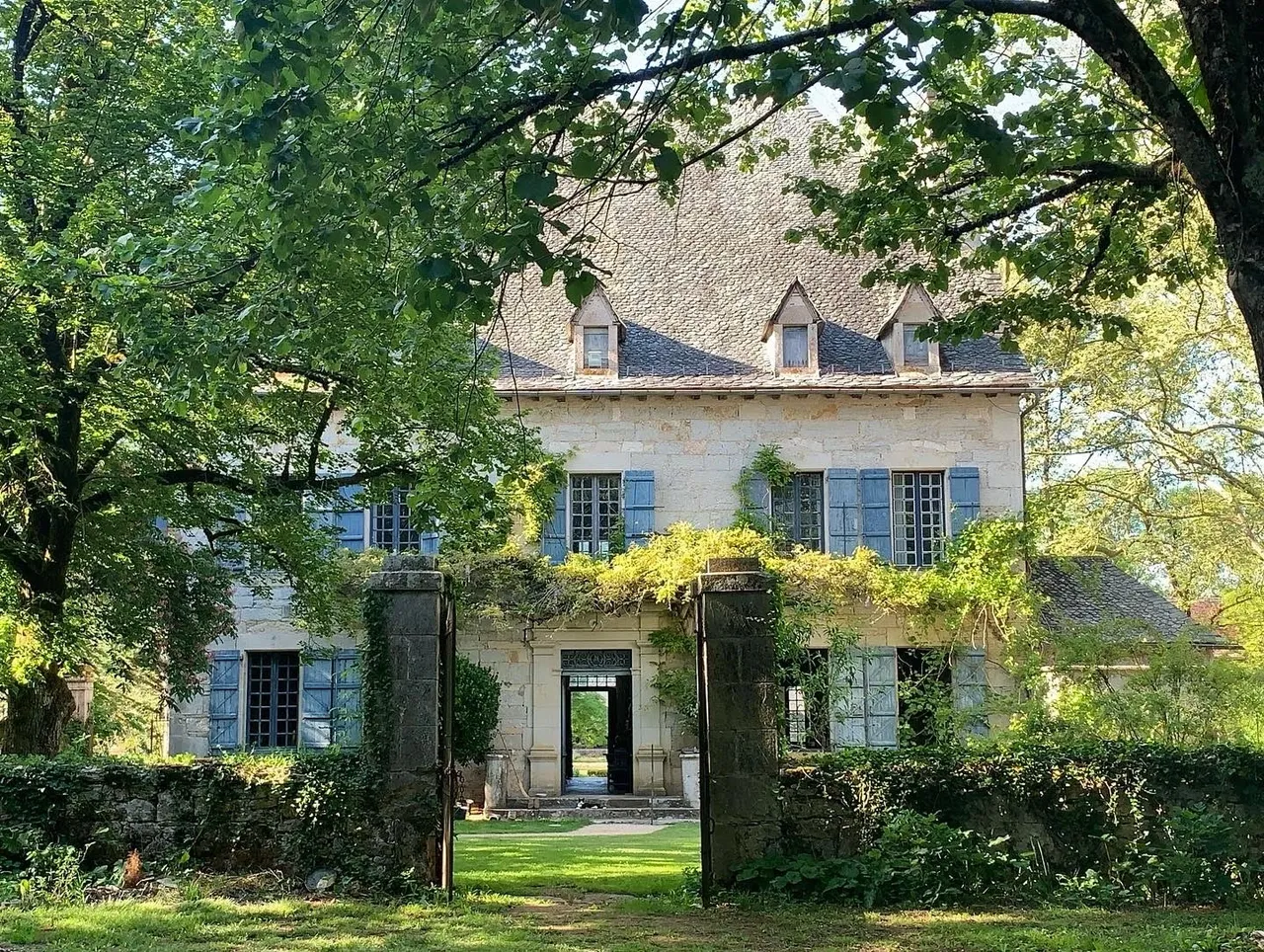 Escape to the Château! Living life from the Heart ❤️
